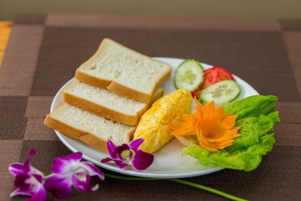 Hotel Hanh Hoa Chan Chau Екстер'єр фото